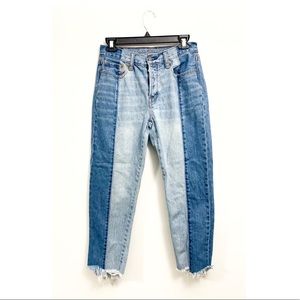 American Eagle Size 4, Two Tone, Vintage Hi-Rise, Frayed Hem Jeans.